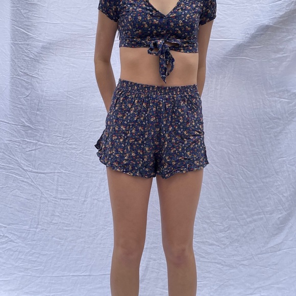 Floral set $10 + shipping - Picture 4 of 4